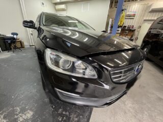 ボルボV60のT様❣️
⁡
お電話にて問い合わせ頂き、TVキャンセラー・LEDライセンスバルブを取付し、今回はデジタルインナーミラー型ドライブレコーダーを取付けさせて頂きました😁
⁡
純正ルームミラーに被せるタイプはNGと、純正ルームミラーを外して取付けするタイプをチョイス👍
⁡
見た目もスッキリでT様にもご満足頂けました。
⁡
T様、ご入庫頂き有難う御座いました。
次はボディーコーティングですね、ご連絡お待ちしております🙇‍♀️

#中古車納車磨き #狛江市カーコーティング #ウインドフィルム施工専門店 #安値の凹み修理 #リンテックフィルム #多摩地区カーコーティング #ウインドフィルム貼り替え #業販もご相談ください #セダーブレイブ #東京都カーコーティング #ボルボv60 #純正交換タイプデジタルインナーミラー #狛江市東和泉 #車検 #車検整備 #板金 #板金塗装🚗 #水道道路沿い #水道道路