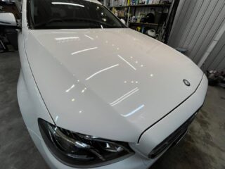 ベンツE200のA様❣️
⁡
目立つ水垢を綺麗にして欲しいとの事でご来店。
⁡
確かに白いボディーカラーに黒い水垢は目立ちますね😅
⁡
水垢などはケミカルなどで除去し、小傷やシミなどを研磨にて下地処理完了✅
⁡
ハードバリアX-OVERコーティングにて仕上がったボディーは艶やかでA様にもご満足頂けました👍
⁡
A様、この度はご依頼頂き有難う御座いました🙇‍♀️

#中古車納車磨き #狛江市カーコーティング #ウインドフィルム施工専門店 #安値の凹み修理 #リンテックフィルム #多摩地区カーコーティング #ウインドフィルム貼り替え #業販もご相談ください #セダーブレイブ #東京都カーコーティング #cedarbrave #ボディーリフレッシュ #benze200 #ハードバリアxover #車検 #車検整備 #板金 #板金塗装 #狛江市東和泉 #水道道路 #水道道路沿い