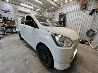 ダイハツ　ミラーイースのN様❣️
⁡
ドアミラーが格納や調整が電動で出来ないからと他のグレードのドアミラー一式を持ち込み頂き交換させて頂きました。
⁡
ドアミラーが電動では無い場合、ウインドスイッチや配線など一式交換しないとなんですがYahooオークションに売ってたみたいで素晴らしいですね👍
⁡
交換後はストレスフリーでミラーも弄れる様になりましたので一安心🥺
⁡
更にはウインドフィルム5%を施工し、プチカスタム感が出てイイ感じ。
⁡
N様、この度はご依頼頂き有難う御座いました🙇‍♀️

#狛江市カーコーティング 
#東京都カーコーティング 
#cedarbrave 
#セダーブレイブ 
#プチカスタム 
#ダイハツミライース 
#ウインドフィルム 
#ウインドフィルム施工専門店 
#狛江市東和泉 
#パーツ持ち込みok 
#お気軽にお声掛けください 
#車検 
#板金塗装