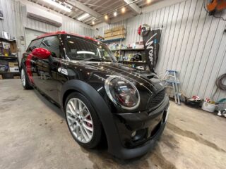MINI JCWのM様❣️
⁡
これからも長く乗り続けたいからとの事でご相談頂き、ボディーを完全リフレッシュさせるべくご入庫頂きました☺️
⁡
コーティングはモデスタD2👍
艶・撥水も抜群なコーティングでM様にもご満足頂き、無事に納車も完了✅
⁡
M様、この度はご依頼頂き有難う御座いました。
今後も愛車のサポートをさせて頂きますので宜しくお願い致します🙇

#狛江市カーコーティング #ウインドフィルム施工専門店 #セダーブレイブ #東京都カーコーティング #ドライブレコーダー取り付け専門店 #tvキャンセラー取付け #cedarbrave #水道道路沿い #スモークフィルム施工 #持ち込みパーツok #minijcw #車検 #車検整備 #板金 #板金塗装 #modesta