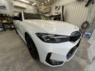 BMW320dのK様❣️
⁡
ドライブレコーダー取付ご依頼にてご入庫頂きました。
⁡
K様のご自宅にはWindowsではなくMACのPCしかなく、そちらに対応した商品を希望されており色々調べた結果ケンウッドのドライブレコーダーが対応しておりご案内させて頂きました。
⁡
ケンウッドのドライブレコーダーも今では種類豊富で他メーカーとのスペックを比較しても遜色ない商品となってます🥺
⁡
K様、この度はご依頼頂き有難う御座いました。
またのご来店お待ちしております🙇‍♂️

#狛江市カーコーティング #ウインドフィルム施工専門店 #セダーブレイブ #東京都カーコーティング #cedarbrave #水道道路沿い #狛江市東和泉 #お気軽にお声掛けください #ケンウッドドライブレコーダー #bmw320d #bmwg21 #bmwg21touring #ドライブレコーダー取付 #ドライブレコーダー取り付け専門店 #車検 #車検整備 #車検対応 #板金 #板金塗装 #板金塗装🚗