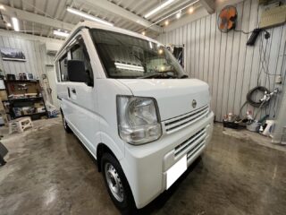 中古車販売業者のK様❣️
⁡
日産NV100の納車に向けてお客様のご要望にてご依頼頂きました。
⁡
先ずこちらのNV100、純正のカーステレオがラジオのみのスピーカー付き1DINで少し寂しいとの事で社外の1DINデッキを取付👍
⁡
勿論ドアにはスピーカーが付いてないのでスピーカーも取付。
⁡
これで随分変わりましたね。
⁡
最後にボディーや車内をクリーニングして納車準備も完了✅
⁡
K様、いつもご依頼頂き有難う御座いました🙇‍♀️

#中古車納車磨き #狛江市カーコーティング #ウインドフィルム施工専門店 #安値の凹み修理 #リンテックフィルム #多摩地区カーコーティング #ウインドフィルム貼り替え #業販もご相談ください #セダーブレイブ #東京都カーコーティング #東京都カーコーティング #働く車 #働く車が好き #日産nv100 #日産nv100クリッパー #スピーカーレス #スピーカーレス車 #納車磨き #狛江市東和泉 #水道道路 #水道道路沿い #車検 #車検整備 #板金 #板金塗装